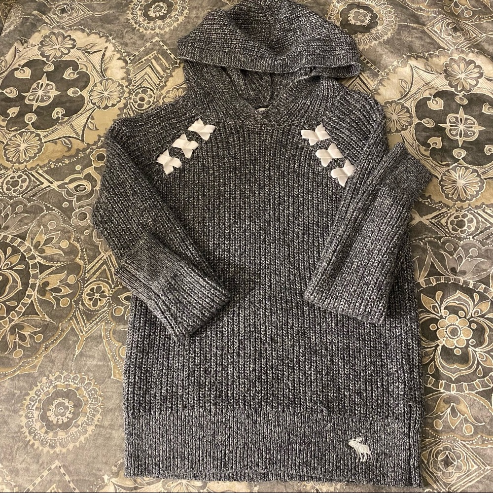 Abercrombie grey sweater size 9/10